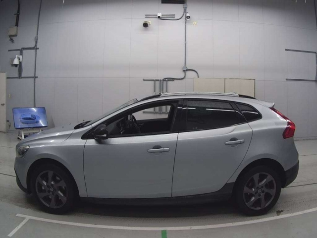 VOLVO V40 2015