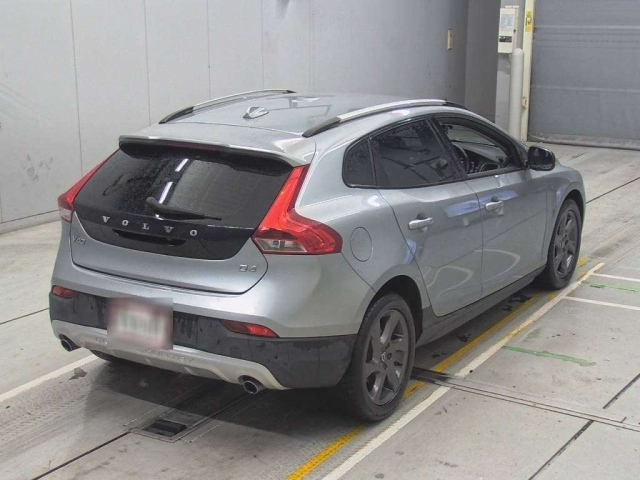 VOLVO V40 2015