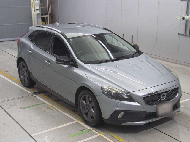 VOLVO V40 2015