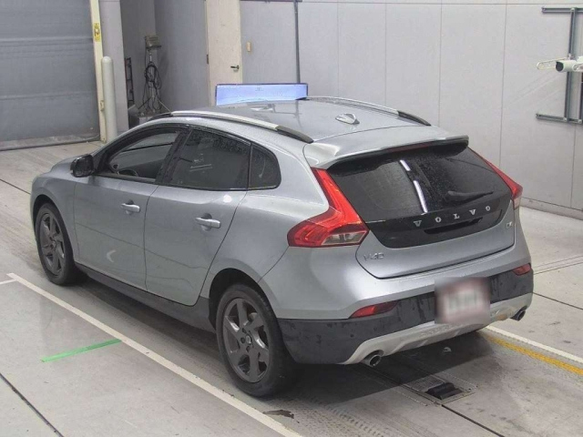 VOLVO V40 2015