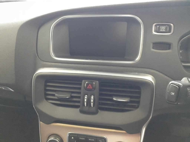 VOLVO V40 2015