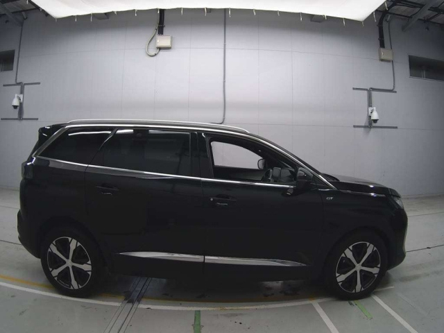 PEUGEOT 5008 2021