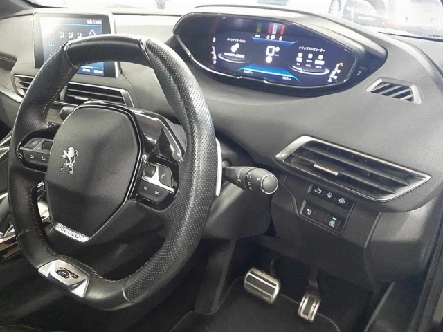 PEUGEOT 5008 2021