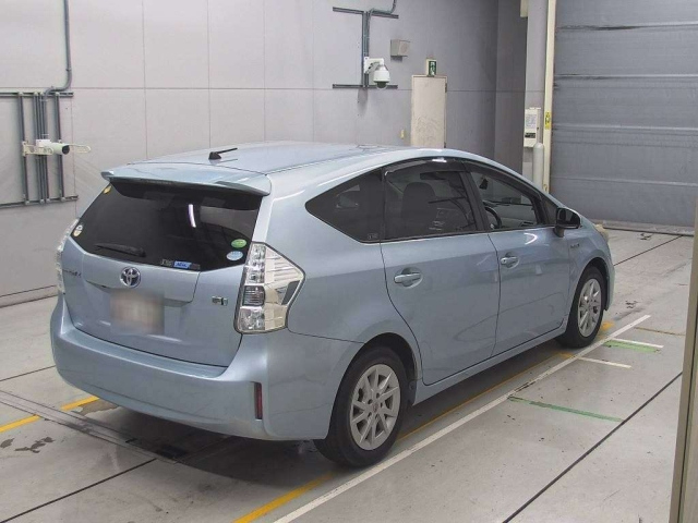 TOYOTA PRIUS ALPHA 2014