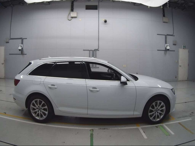 AUDI A4 2016