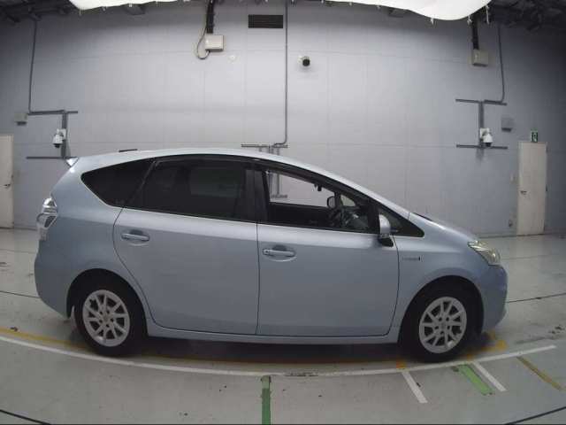 TOYOTA PRIUS ALPHA 2014
