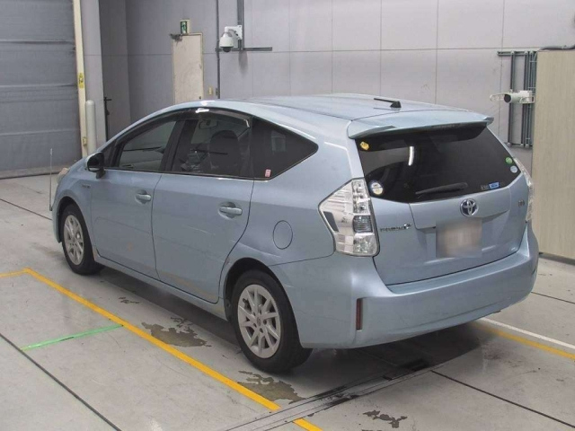 TOYOTA PRIUS ALPHA 2014