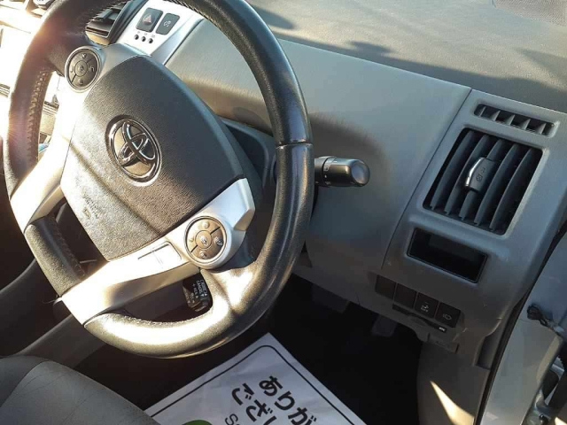 TOYOTA PRIUS ALPHA 2014