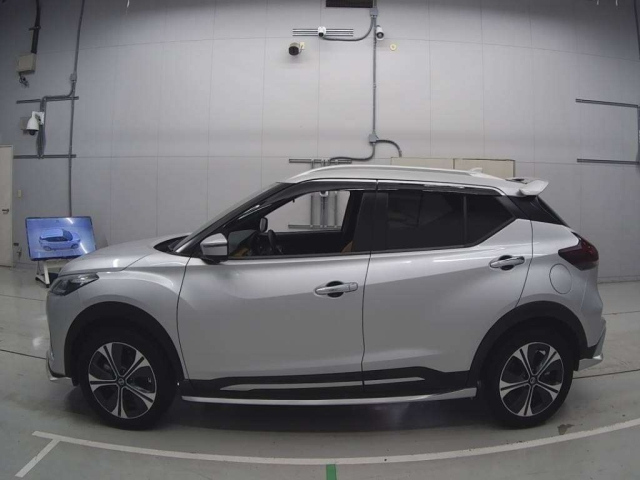 NISSAN KIX 2020