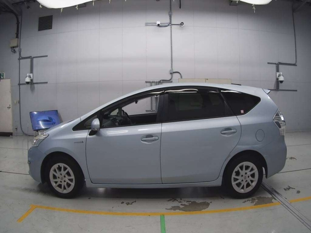 TOYOTA PRIUS ALPHA 2014