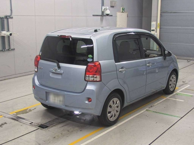 TOYOTA PORTE 2012