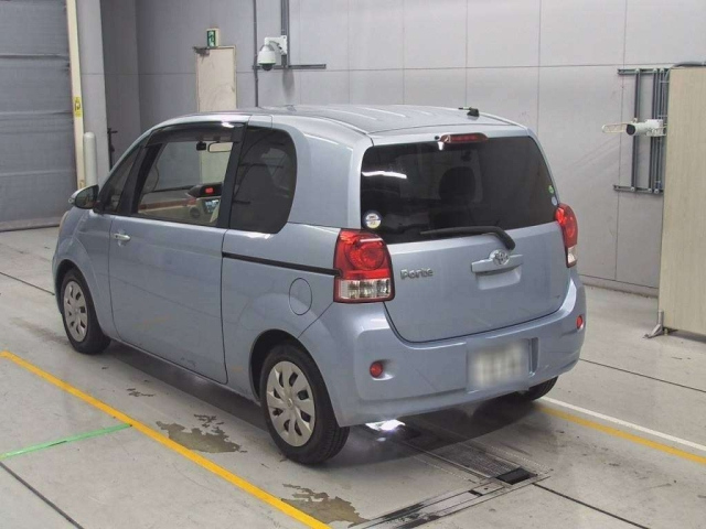 TOYOTA PORTE 2012