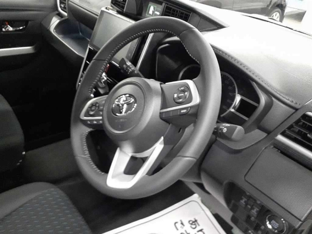 TOYOTA ROOMY 2025