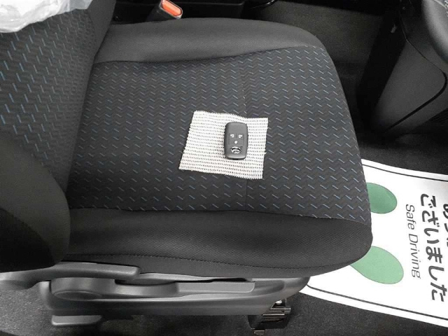 TOYOTA ROOMY 2025
