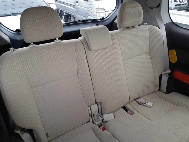 TOYOTA PORTE 2012