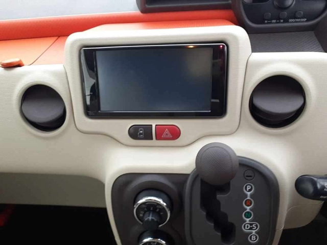 TOYOTA PORTE 2012