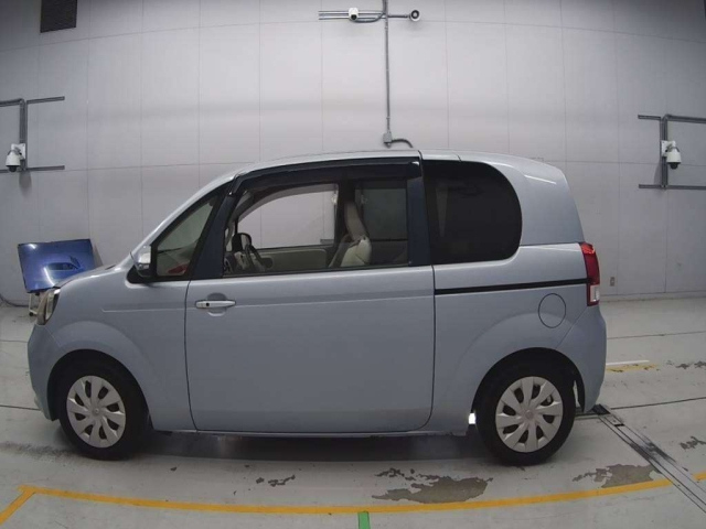 TOYOTA PORTE 2012