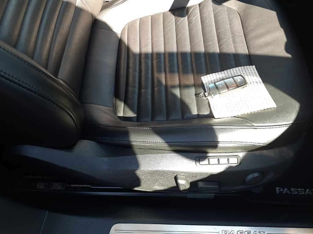 VOLKSWAGEN PASSAT VARIANT 2012