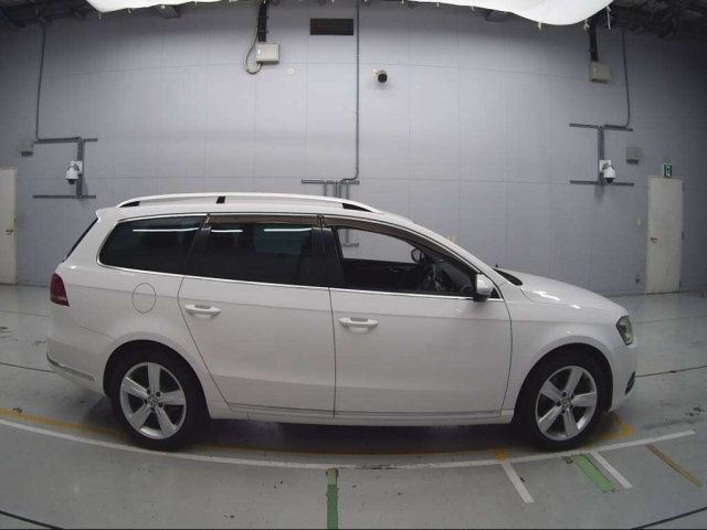 VOLKSWAGEN PASSAT VARIANT 2012