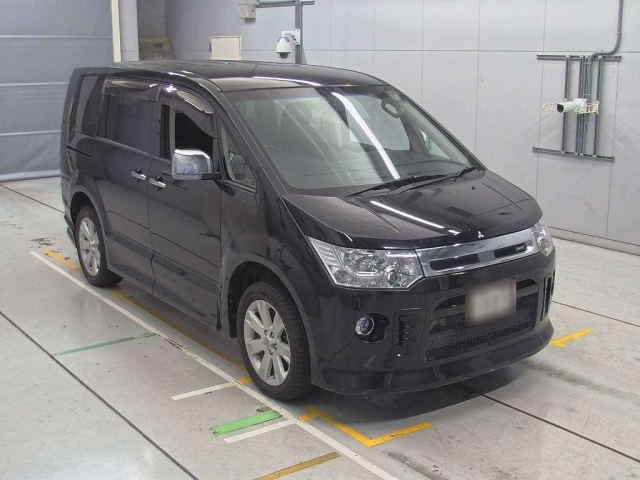 MITSUBISHI DELICA D5 2017