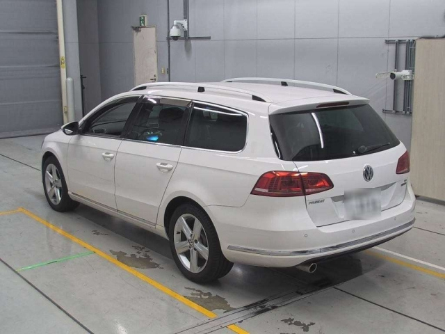 VOLKSWAGEN PASSAT VARIANT 2012