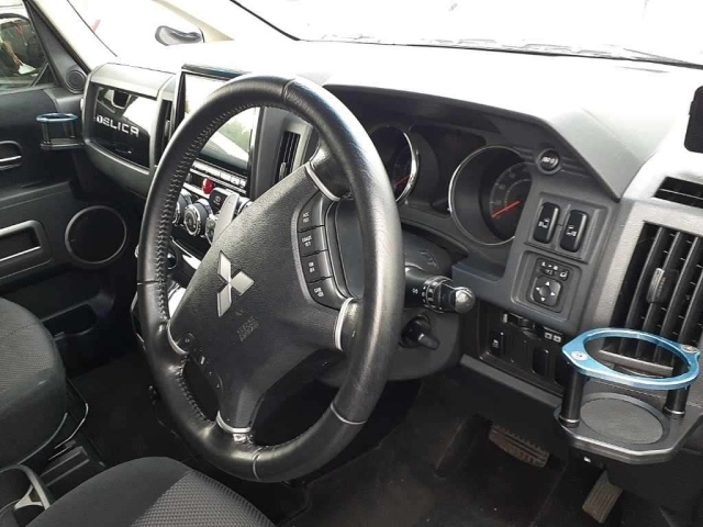 MITSUBISHI DELICA D5 2017