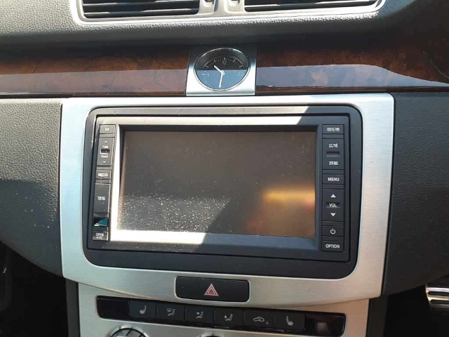 VOLKSWAGEN PASSAT VARIANT 2012