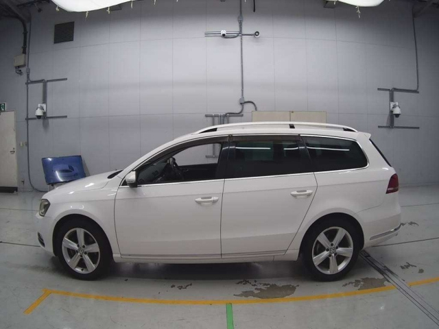VOLKSWAGEN PASSAT VARIANT 2012