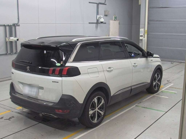 PEUGEOT 5008 2020