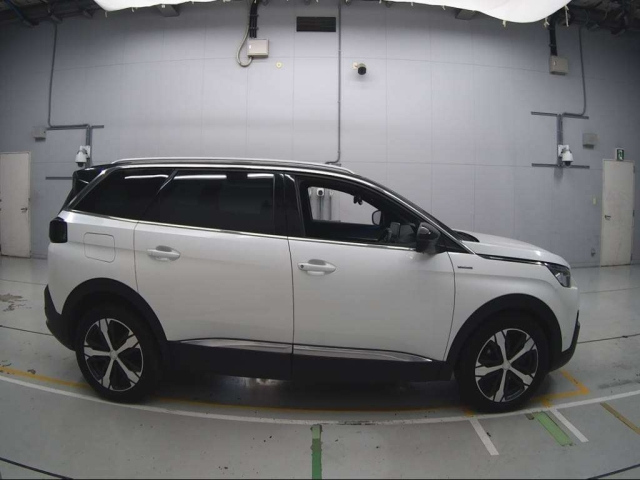 PEUGEOT 5008 2020