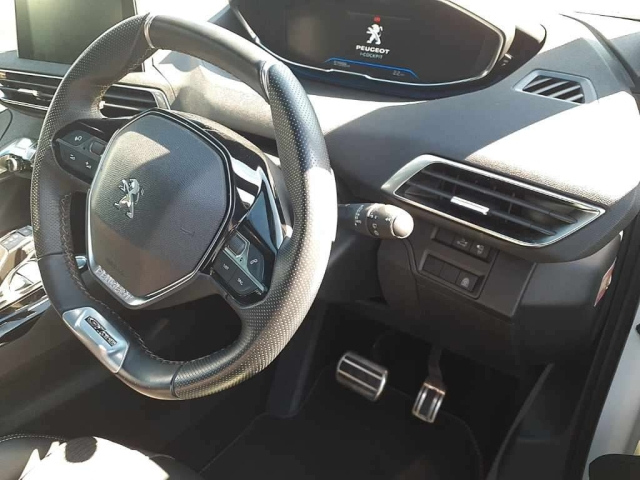 PEUGEOT 5008 2020