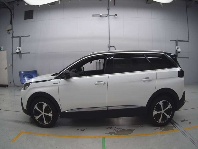 PEUGEOT 5008 2020