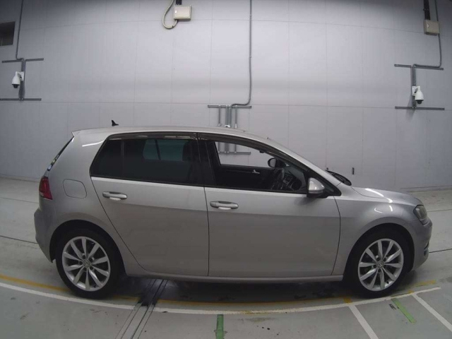 VOLKSWAGEN GOLF 2016