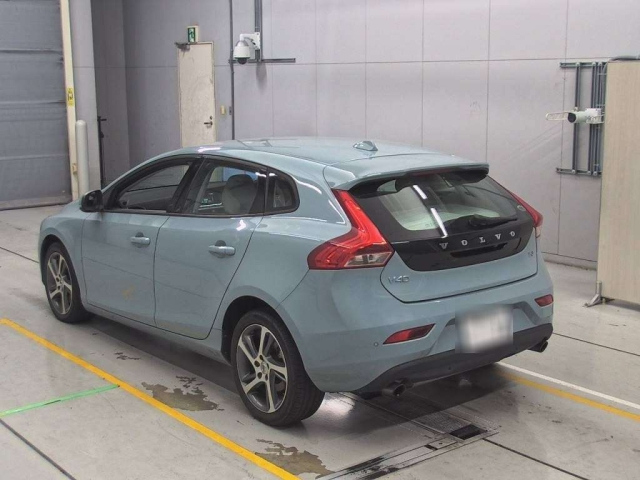VOLVO V40 2017