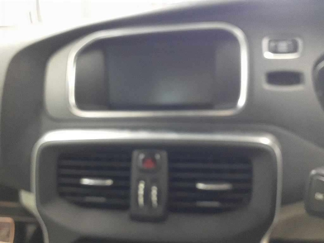VOLVO V40 2017
