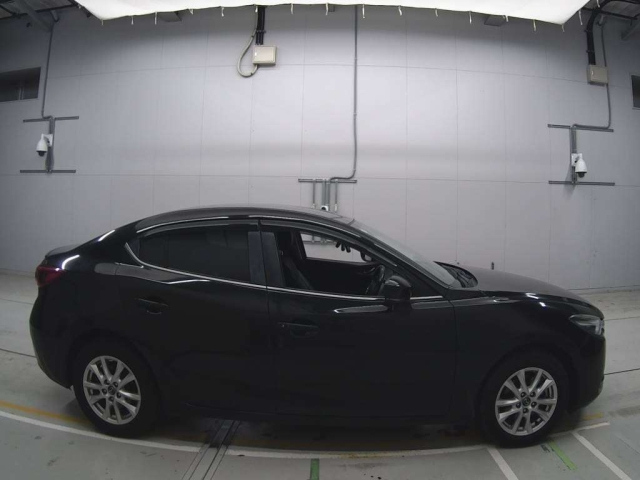 MAZDA AXELA 2017