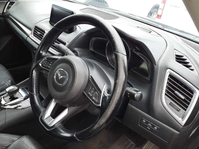 MAZDA AXELA 2017