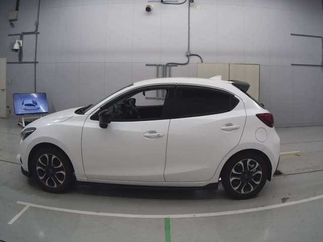 MAZDA DEMIO 2016
