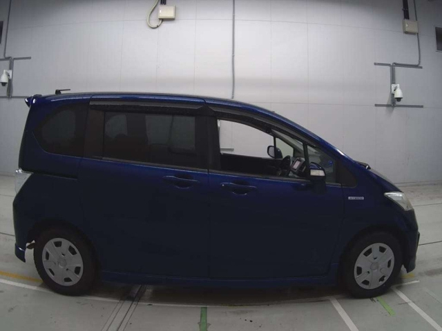HONDA FREED 2013