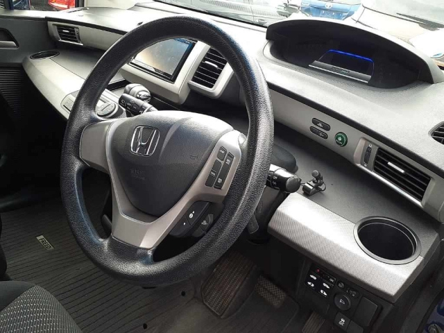 HONDA FREED 2013