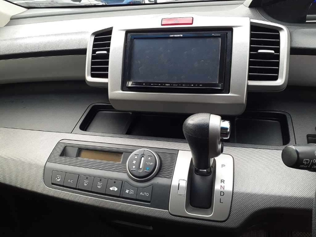 HONDA FREED 2013