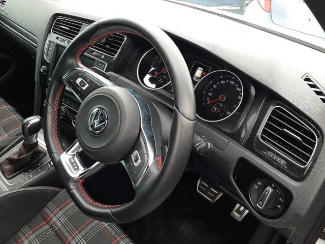 VOLKSWAGEN GOLF 2015