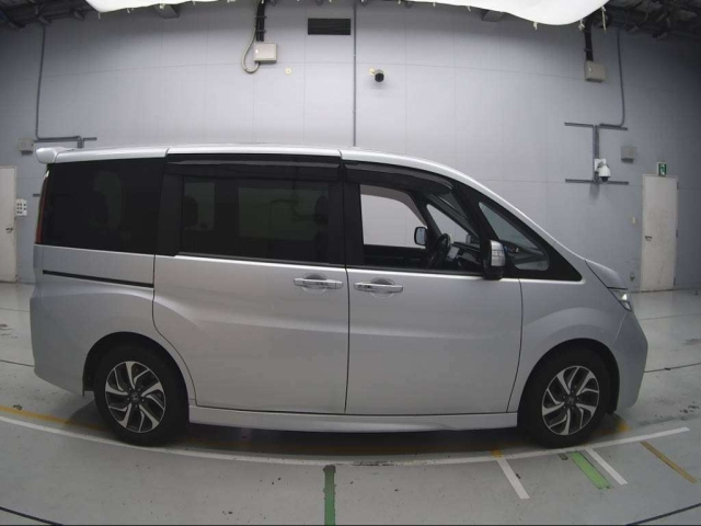 HONDA STEP WAGON 2015