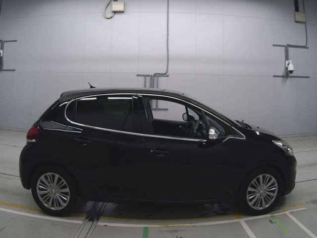 PEUGEOT 208 2017
