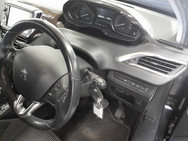 PEUGEOT 208 2017