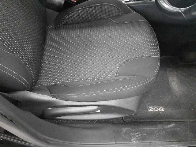 PEUGEOT 208 2017