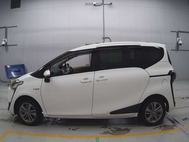 TOYOTA SIENTA 2015