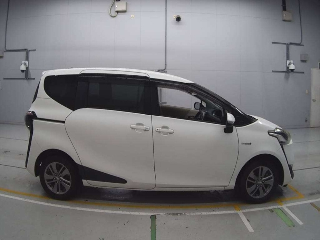 TOYOTA SIENTA 2015