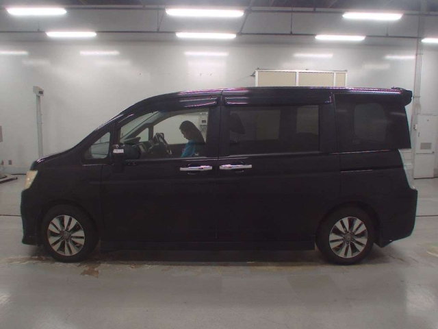 HONDA STEP WAGON 2012