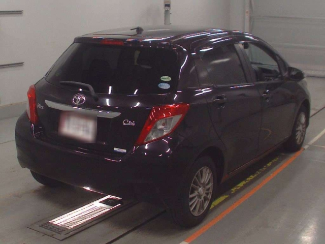 TOYOTA VITZ 2013